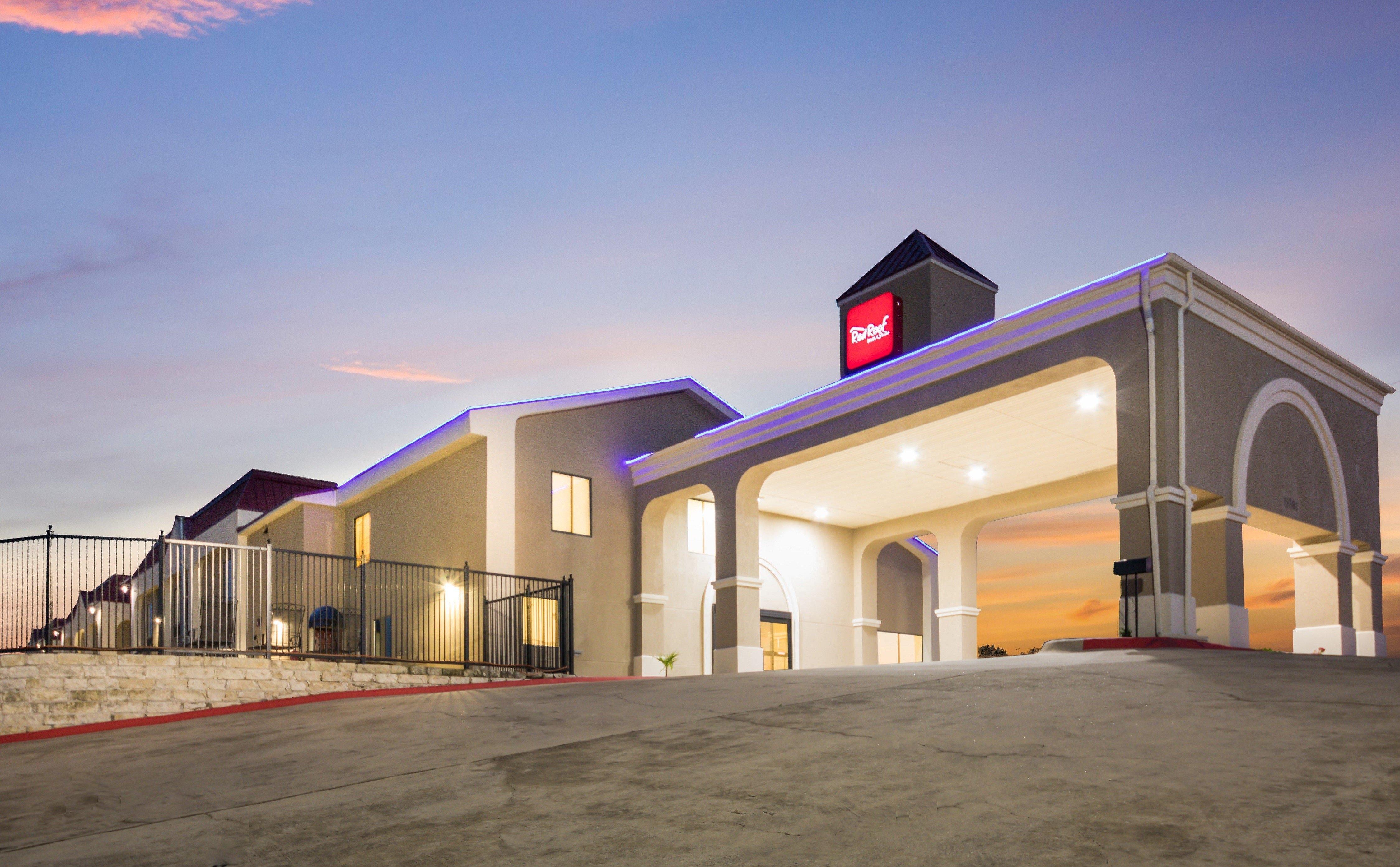 Red Roof Inn & Suites Austin East - Manor Exterior foto