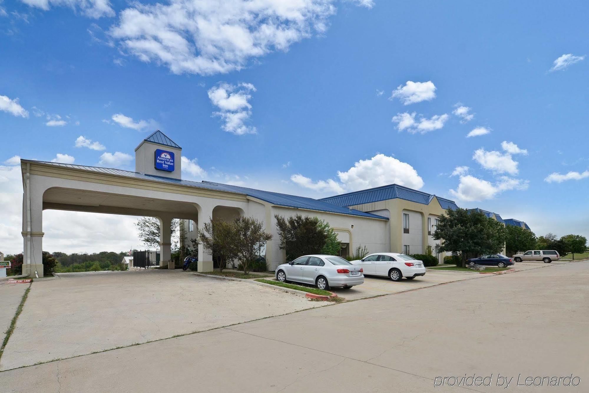 Red Roof Inn & Suites Austin East - Manor Exterior foto