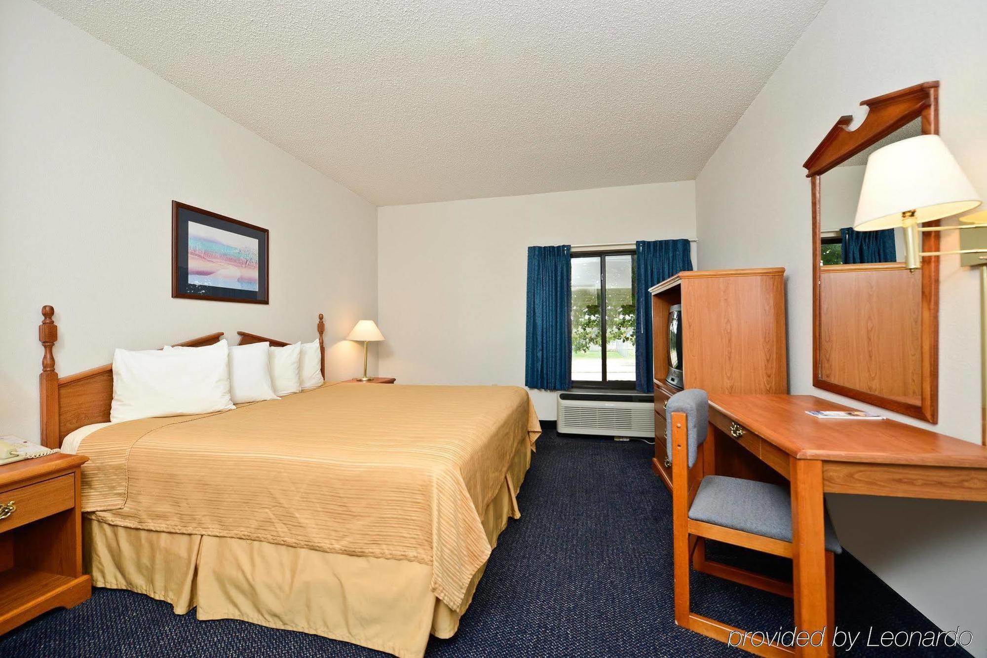 Red Roof Inn & Suites Austin East - Manor Exterior foto